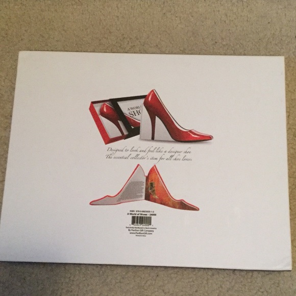 BNWOT The HIstory of Shoes by Michelle Brachet - Picture 2 of 4